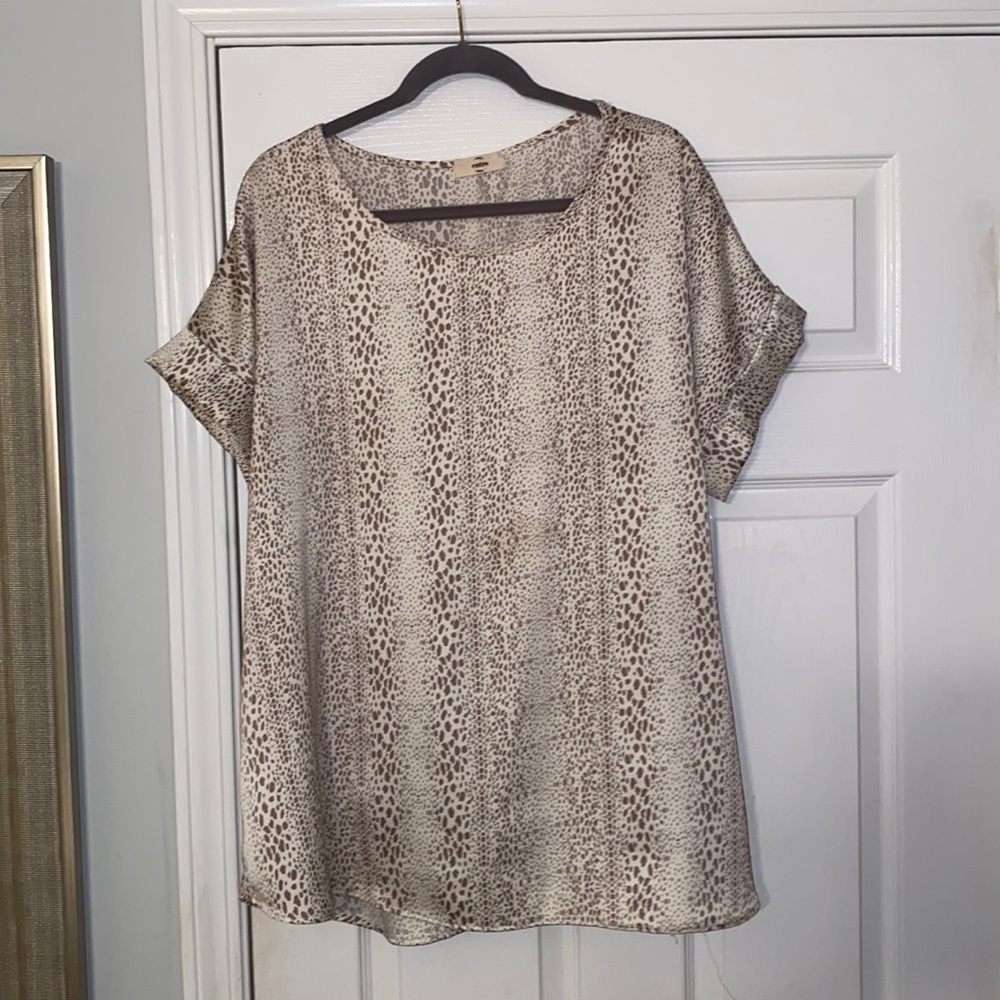 Silky Entro animal print blouse